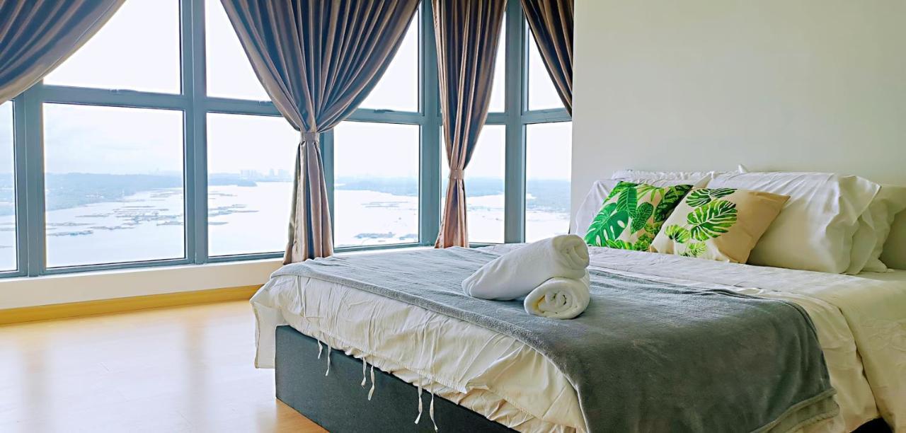 Superb Seaview Royal Strand Danga Bay Country Garden Appartamento Johor Bahru Esterno foto