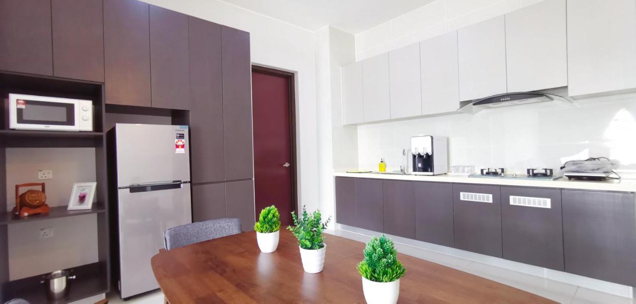 Superb Seaview Royal Strand Danga Bay Country Garden Appartamento Johor Bahru Esterno foto